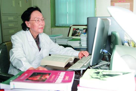 王靜康院士編寫(xiě)教材.jpg 王靜康院士編寫(xiě)教材.jpg