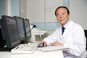 高潤霖院士在辦公室