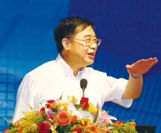 中國工程院院士、原暨南大學(xué)校長劉人懷